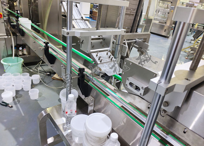 大颗粒香菇酱灌装压盖生产线-压盖机